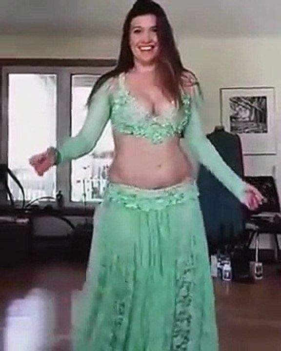 Cassandra Fox cute belly dancer - video Dailymotion