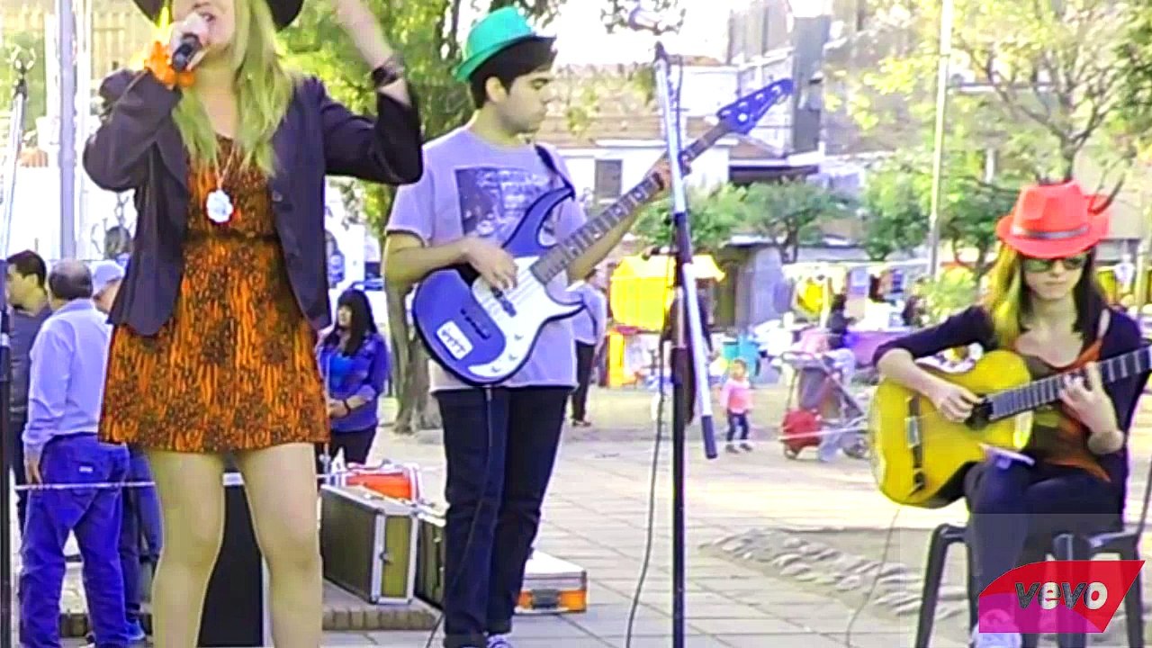 Lucy Calderon Live