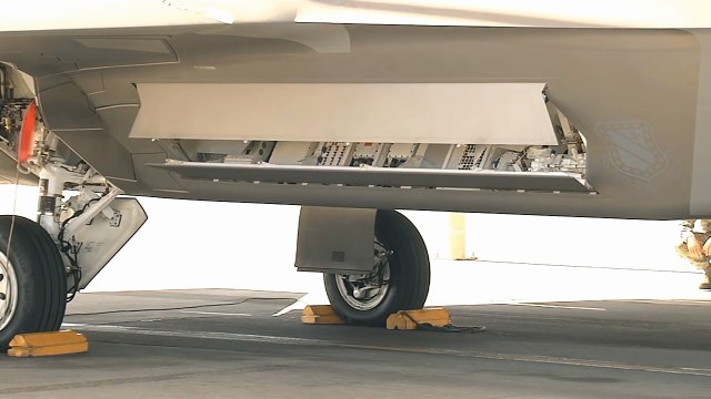 Aerobatics aircraft F-22 Raptor _ Высший пилотаж на самолете F 22 Раптор