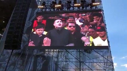 Marilyn Manson sufrió una caída en un concierto en México