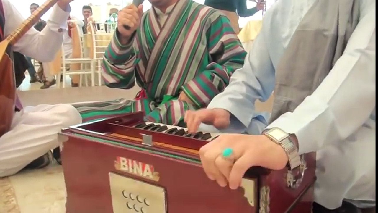 آهنگ اوزبیکی + دری + پشتو (اخ ،اخی قره کوز) در شهر ازمیر کشور ترکیه در میله نوروز محصلین