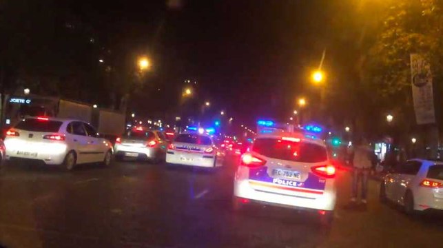 Manifestation surprise de policiers en pleine nuit à Paris