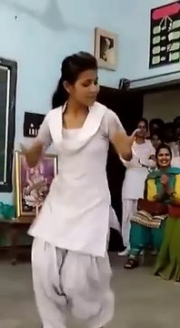 School Girls Dance 2016 Sapna Chaudhary Song हरियाणवी छोरी In Classroom