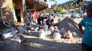 Ressaca do mar em Beberibe deixa barracas destruídas