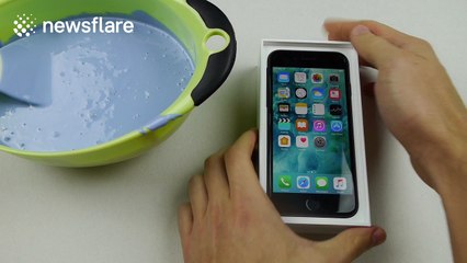 What happens if you trap an iPhone 7 in rubber?