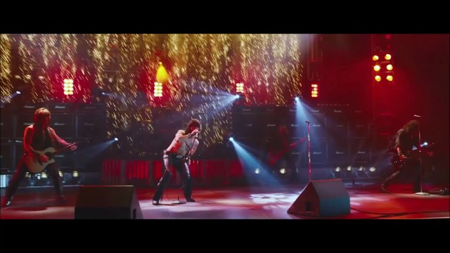 Tom Cruise sings & dances