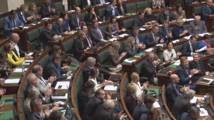 Le gouvernement obtient la confiance du parlement à l'issue d'une semaine tendue