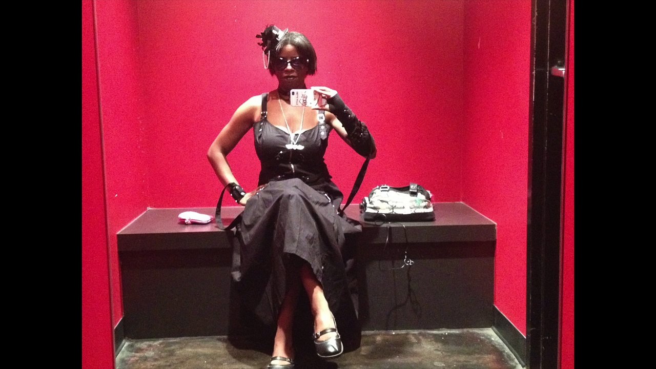 Lady Orisha:FROM MOM-Dunkelheit