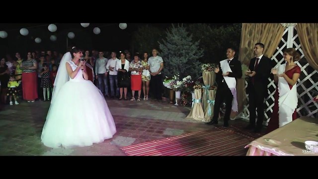 Mireasa a Socat pe toata Lumea.. Mama ei si publicul prezent a inceput sa planga.. Mirele a ramas fara Cuvinte - VIDEO