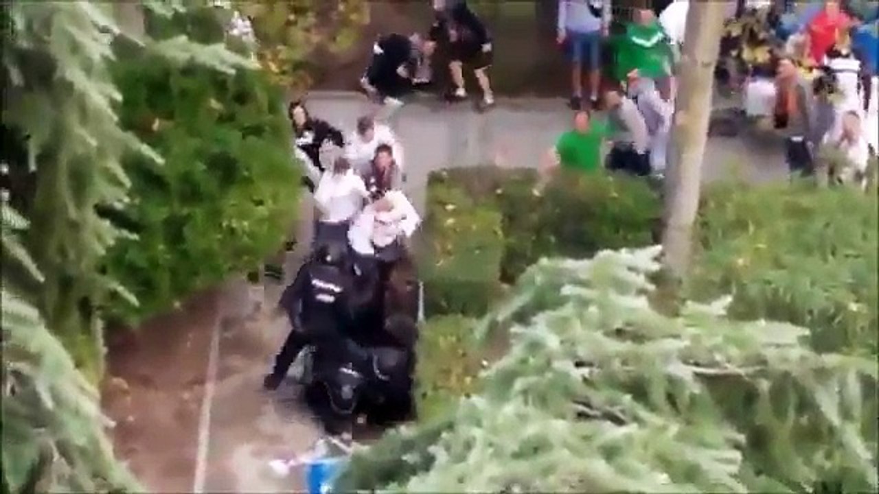 Graves PELEAS de Ultras del Legia a la Policia antes del partido con el Real Madrid - 2016