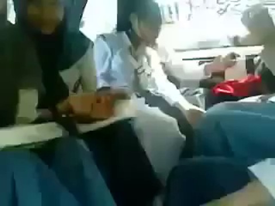 TRAGISS..PARA SISWI SMA INI BERANI BUKA-BUKAAN DIDALAM ANGKOT - YouTube