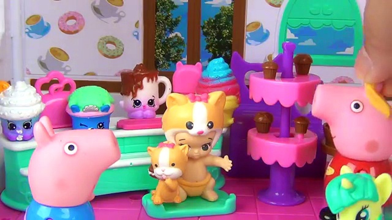 Nick Jr. PEPPA PIGs Holiday Plane Playset Travel Toy Hunting, Surprises Mickey Minnie Mou