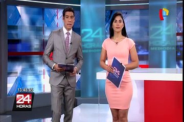 Taxista ocupa cruce peatonal esperando pasajeros en Carabayllo