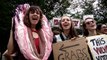 Mujeres protestan en Chicago contra sexismo de Trump