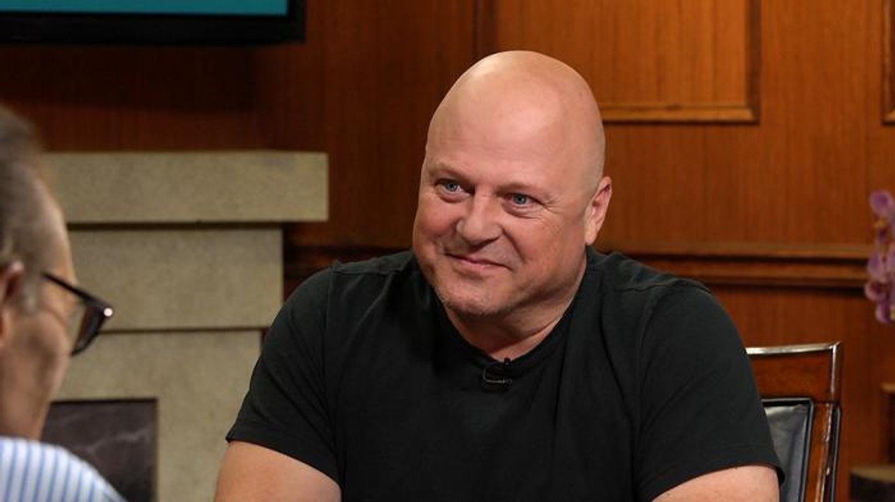 Michael Chiklis: It's "confounding" why people dislike Hillary so much