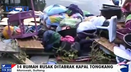 Kapal Tongkang Tabrak Rumah