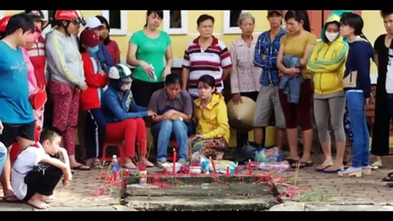 Mẹ Gào Khóc Trong Lễ Tang Con Trai 8t Bị Nước Cuốn ở Bình Dương