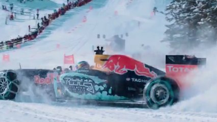 Download Video: VÍDEO: Red Bull, maestros de exhibiciones de F1