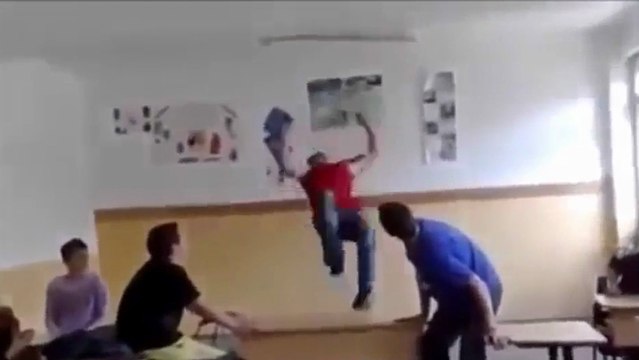 Tenter un backflip devant tout ses potes