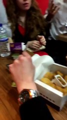 Ferme ta bouche quand tu manges