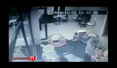 2,5 yaşındaki çocuğa defalarca tokat attı