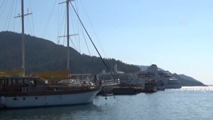 Marmaris'e Bir Günde Iki Kruvaziyer Geldi