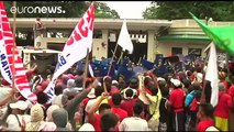 La policía carga contra unos 700 manifestantes que pedían el fin de la presencia de las tropas estadounidenses en Filipinas