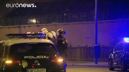 Madrid: Migranten erklimmen Dach aus Protest gegen Internierung