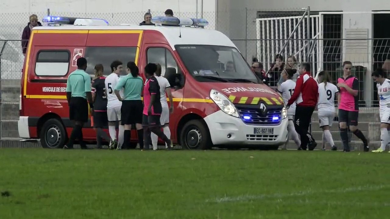 Les Nîmoises et les Toulousaines au secours d'un camion de pompiers embourbé