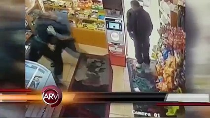 Mira la terrible agresión de un borracho a una mujer