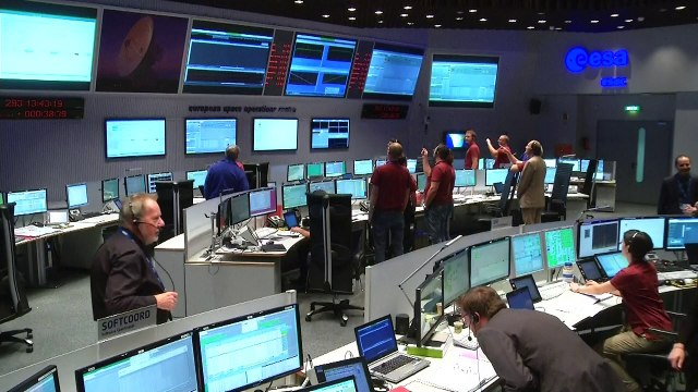 Mars spacecraft lands, but scientists still wait for signal