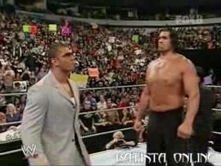 Le Great Khali flippe devant batista