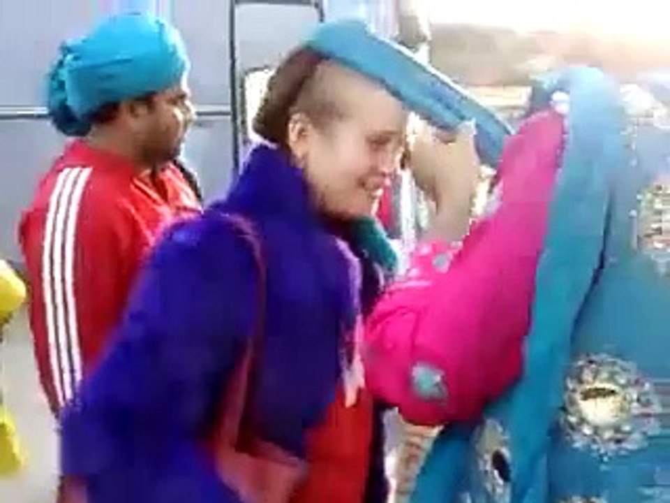 Punjabi Munde Gori Naal Badmashi Karde