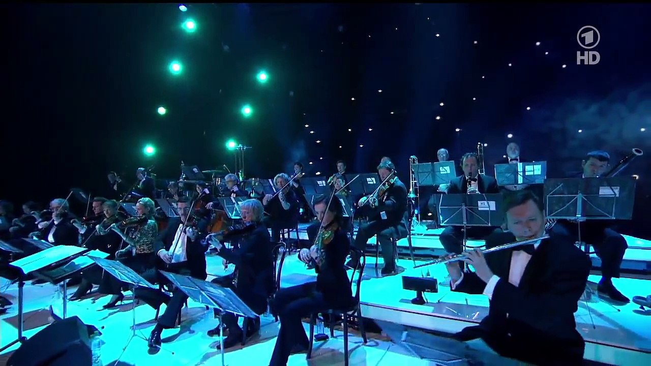 Andrea Bocelli reprend une de ces célèbres chansons en compagnie de Helene Fischer et c'est frissonnant