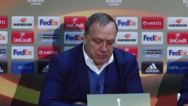 Fenerbahçe'de Teknik Direktör Dirk Advocaat ve Robin Van Persie Basın Toplantısı Düzenlediler 2