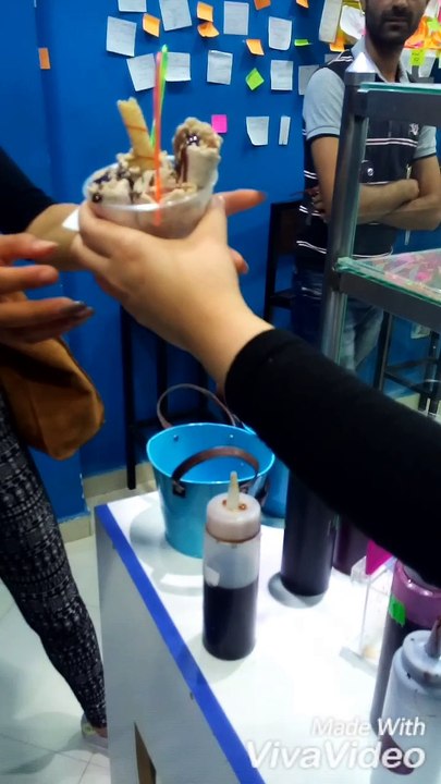 Ice Cream Rolls . Glace Thaïlandaise Ice Cream Rollss