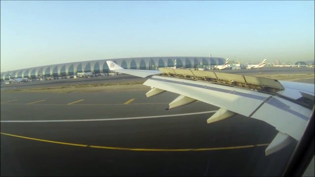 Emirates Airlines Landing at Dubai Airport DXB *HD*