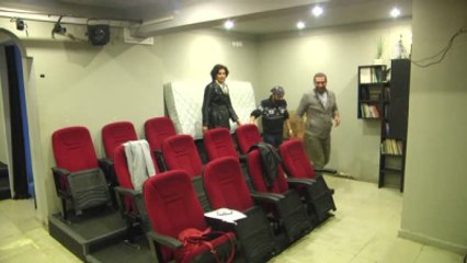 Kekemeliği Tiyatro Sahnesinde Yendi