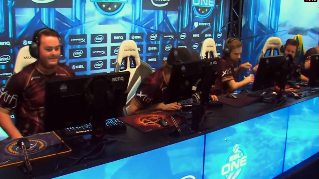CS GO - SMARTEST PLAYS DONE BY PRO PLAYERS!