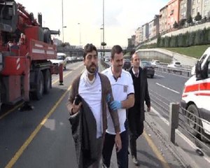 Otomobil Metrobüs Bariyerine Çarptı