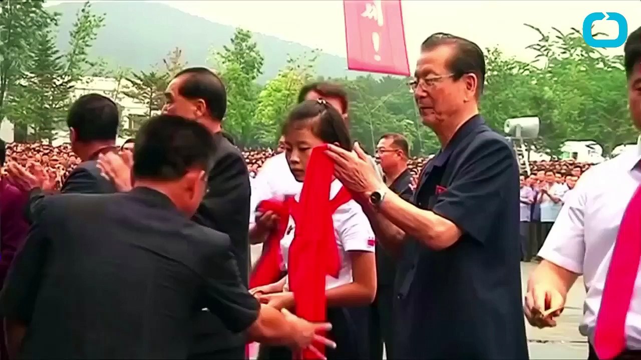 Azalea, star du zoo de Pyongyang, fume un paquet de cigarettes par jour