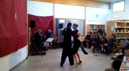 Tango à la médiathèque Youenn Gwernig : l'Orchestre atypique accompagné de Luisa et Mariano Gauna