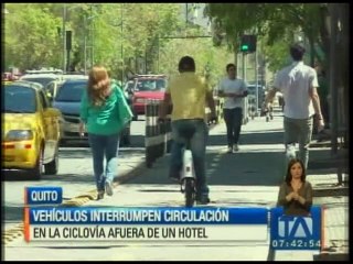 Vehículos interrumpen circulación en la ciclovía durante Hábitat III