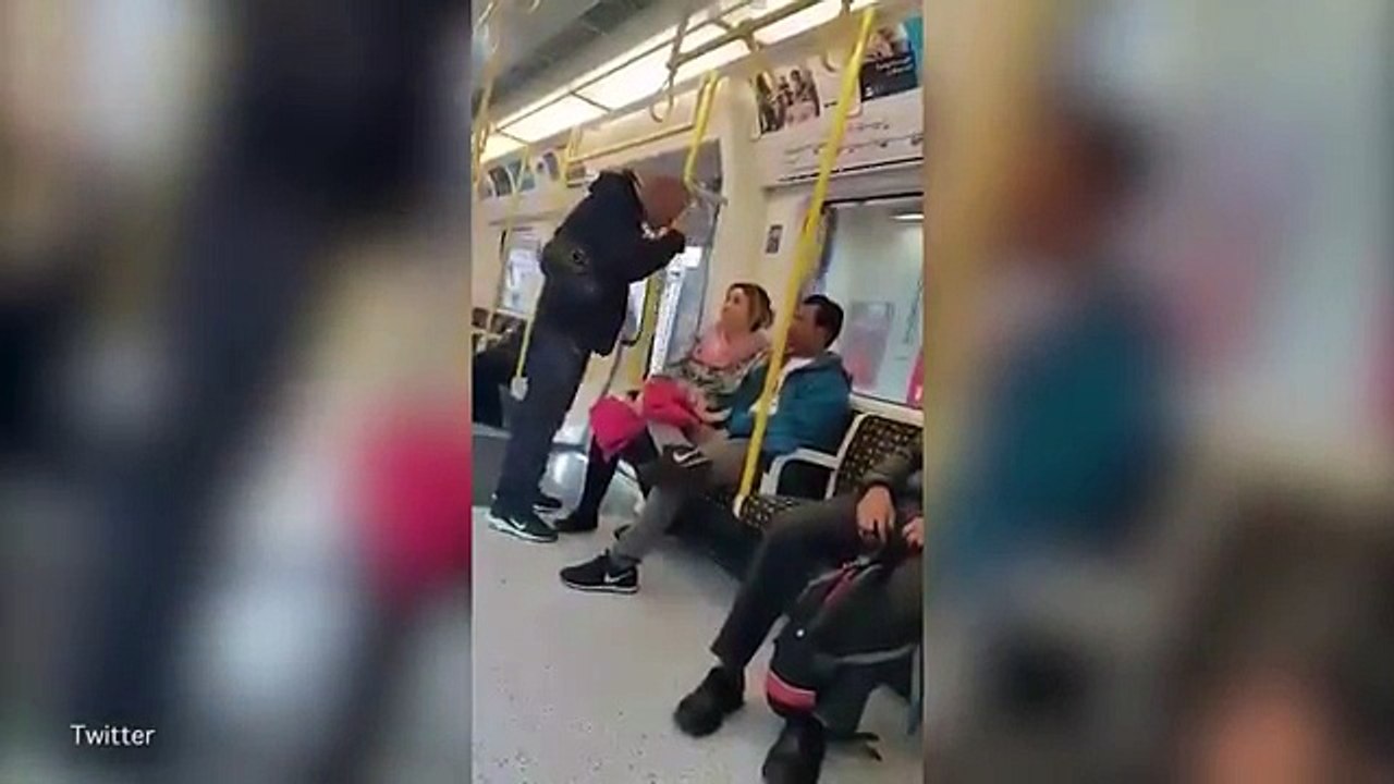 Mira cómo este hombre agrede a otro por ser asiático y una mujer sale en su defensa