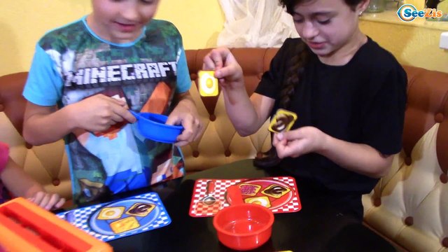 CRAZY TOASTER CHALLENGE! Игорек с Друзьями - ЧЕЛЛЕНДЖ ЛОВИМ ТОСТЫ! Игры для Детей Games for kids