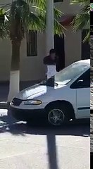 Presunto ladrón fue atrapado y amarrado a un poste de luz