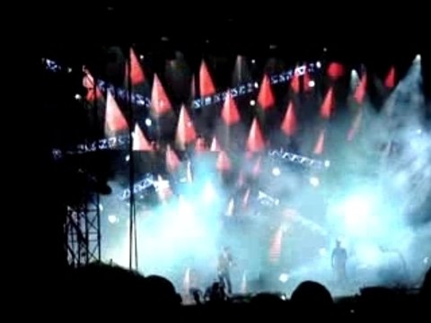 Muse Time is Running Out Angouleme 2007 LIVE