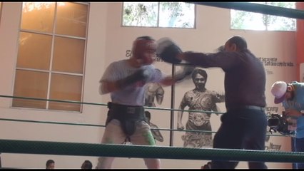 Exboxeador Zárate se pone los guantes de la enseñanza para impartir clases en México