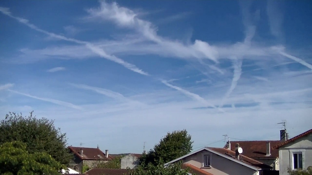 #CHEMTRAILS IL N'Y A RIEN QUI VOUS DÉRANGE VOUS..!!!