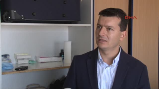 Izmir Ayağındaki 2 Parmağı Eline Dikildi